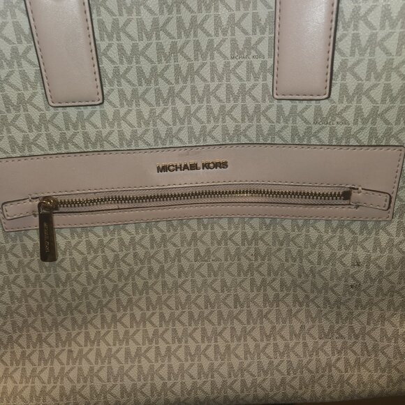 Michael Kors Kenly Tote - Picture 13 of 16